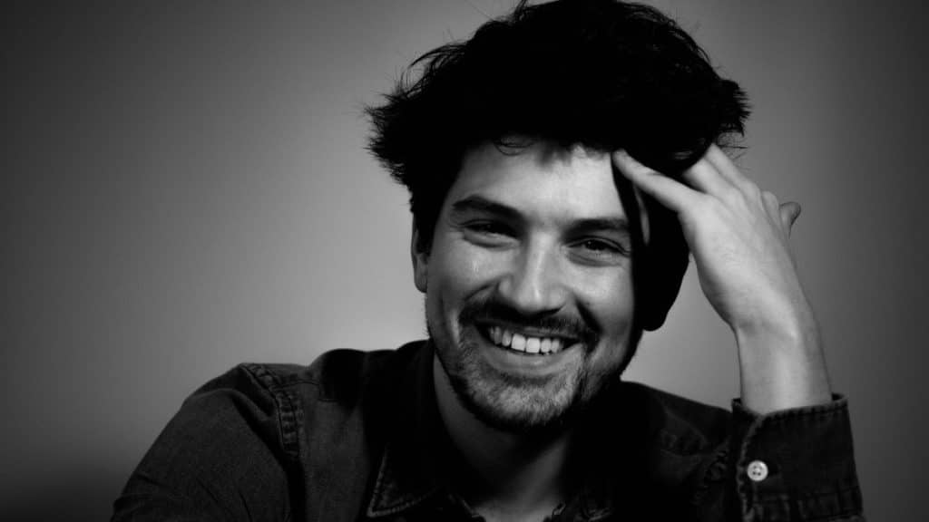 Portrait d'Alexandre Dana, fondateur et CEO de LiveMentor, souriant