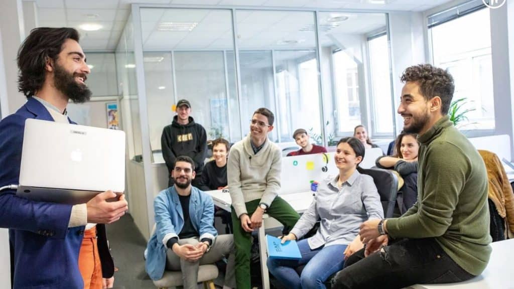 Équipe spécialisée dans le financement, accompagnant les élèves pour obtenir un CPF ou d’autres solutions afin de rendre les programmes accessibles à tous
