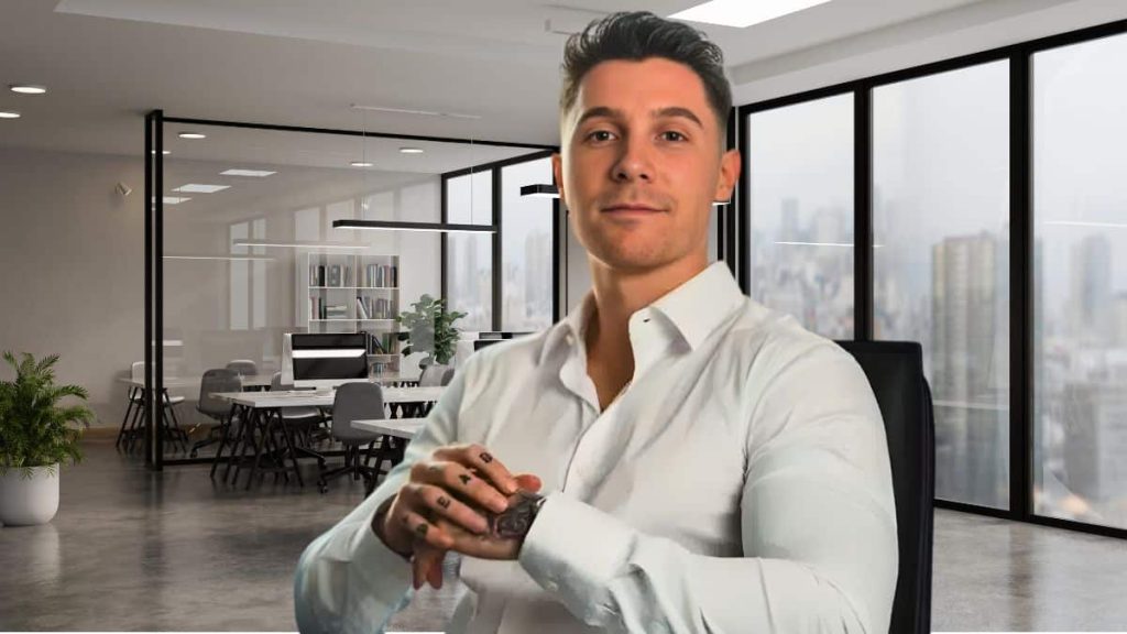 Théophile Eliet entrepreneur spécialisé en marketing digital et investissement
