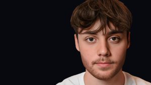 Loann LV, YouTubeur français spécialisé dans le développement personnel et les formations YouTube
